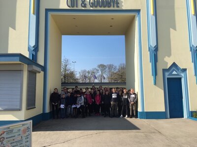 Gruppenbild vor Ausgang Gruppenbild vor Ausgang